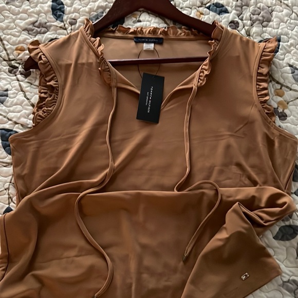 Casual or Work Tommy Hilfiger Sleevless top sz L - Picture 1 of 4